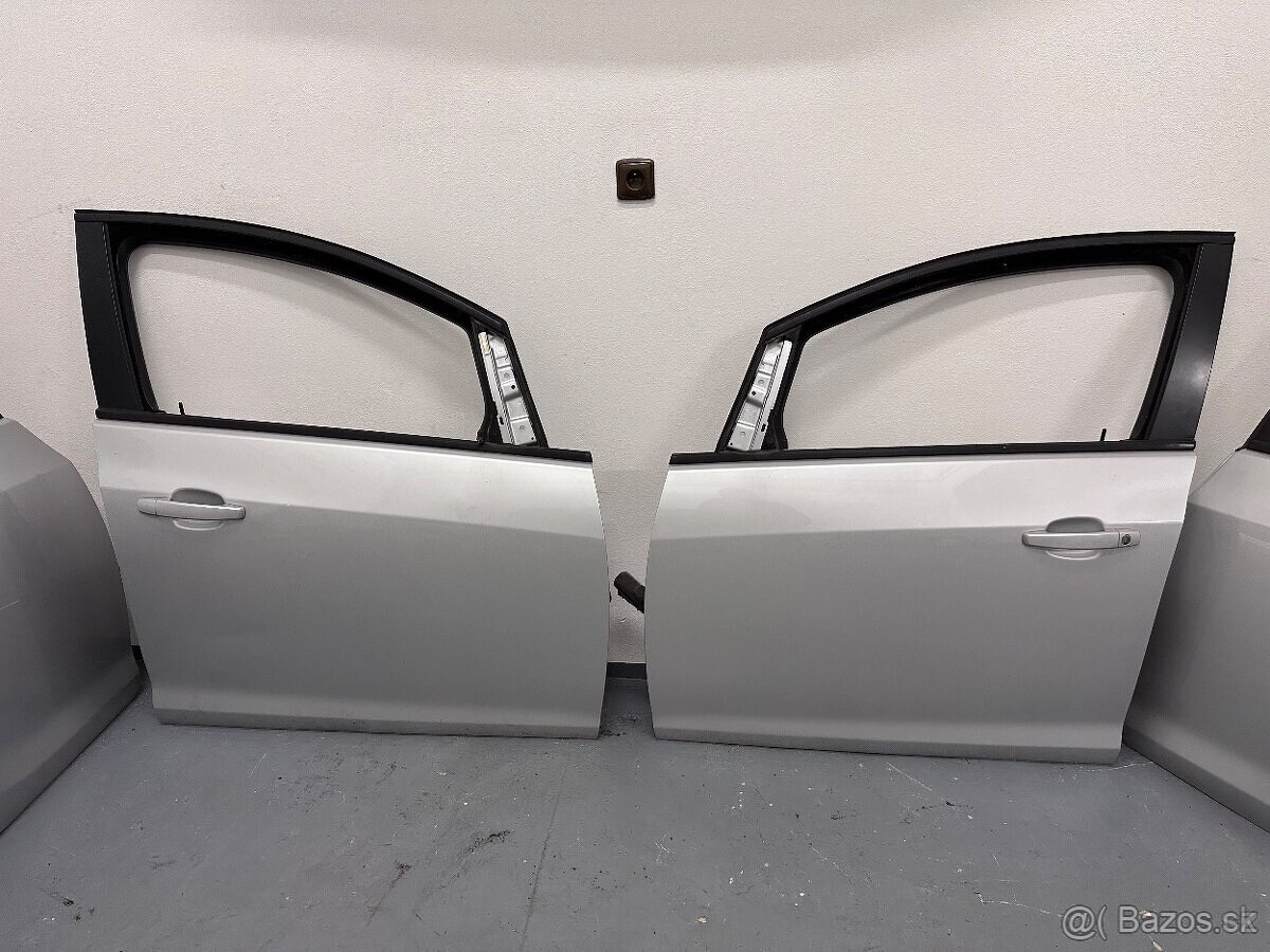 Opel Astra J kombi boční dveře - 2