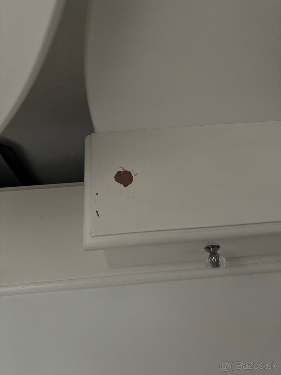 Kozmetický stôl - 2