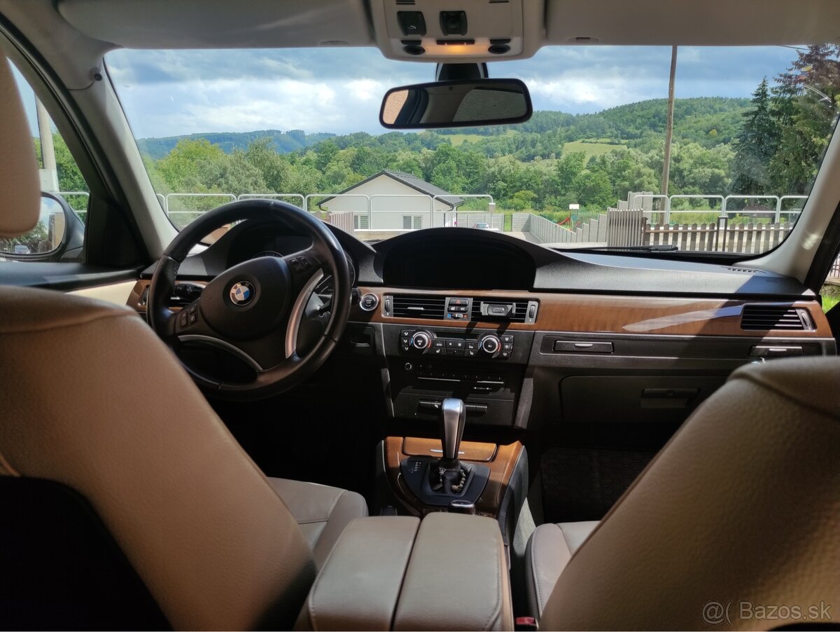 BMW e90 320i 125 kW, rv. 2010 - 2