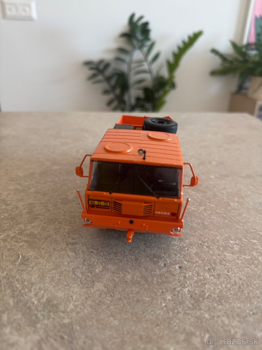 Tatra 813 6x6 - 2
