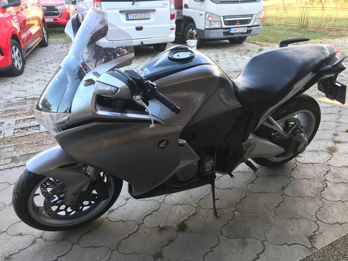 Predám Honda VFR1200f - 2