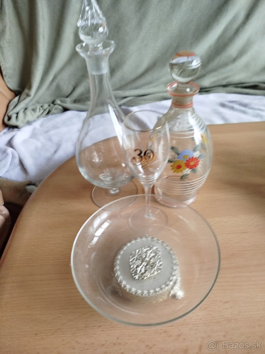 Rôzne vázy, poháriky. - 2