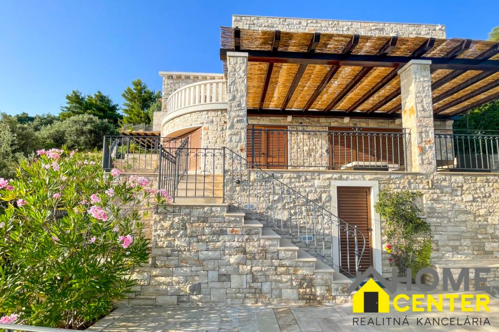 Na predaj ZREKONŠTRUOVANÁ KAMENNÁ VILA /200 m²/ Dalmátsko, K - 2