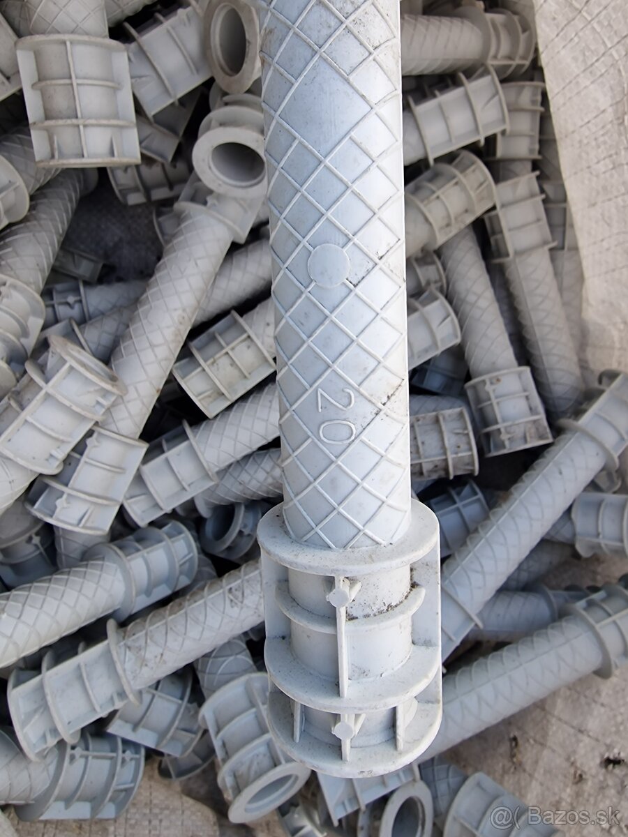 Dištančná rúrka plastová. 20 - 2