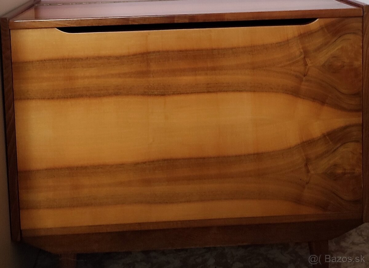Starodávny masívny nábytok - 2
