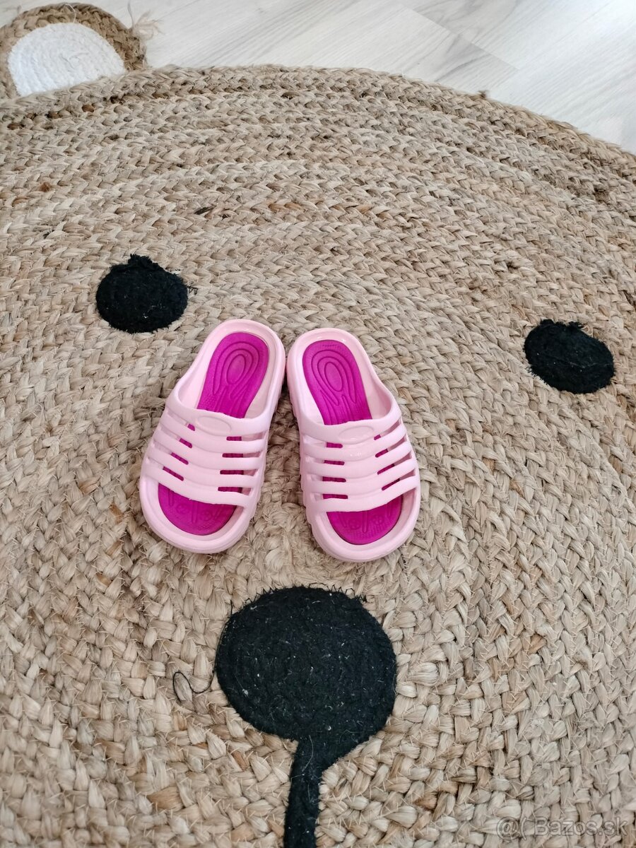 Dievčenské šľapky_veľkosť 26 - 2