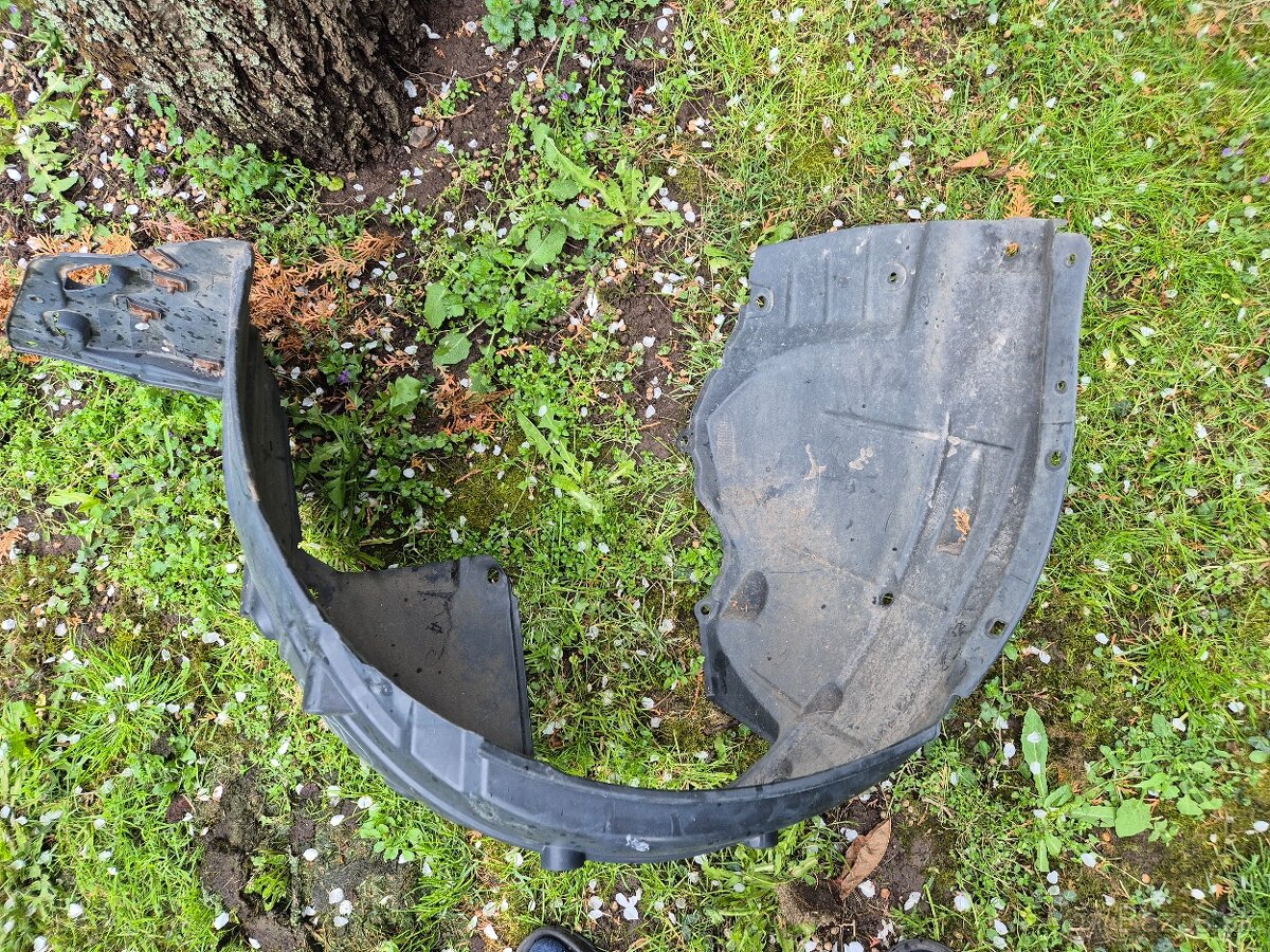 Honda Civic X original pravy predny podblatnik - 2