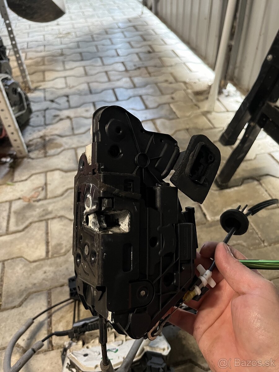 Predám zámok dverí vw golf 6 - 2