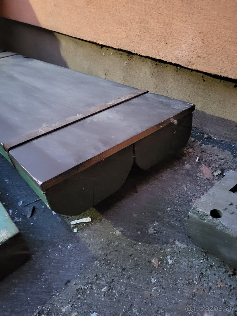 Stôl z pologulatiny - 2