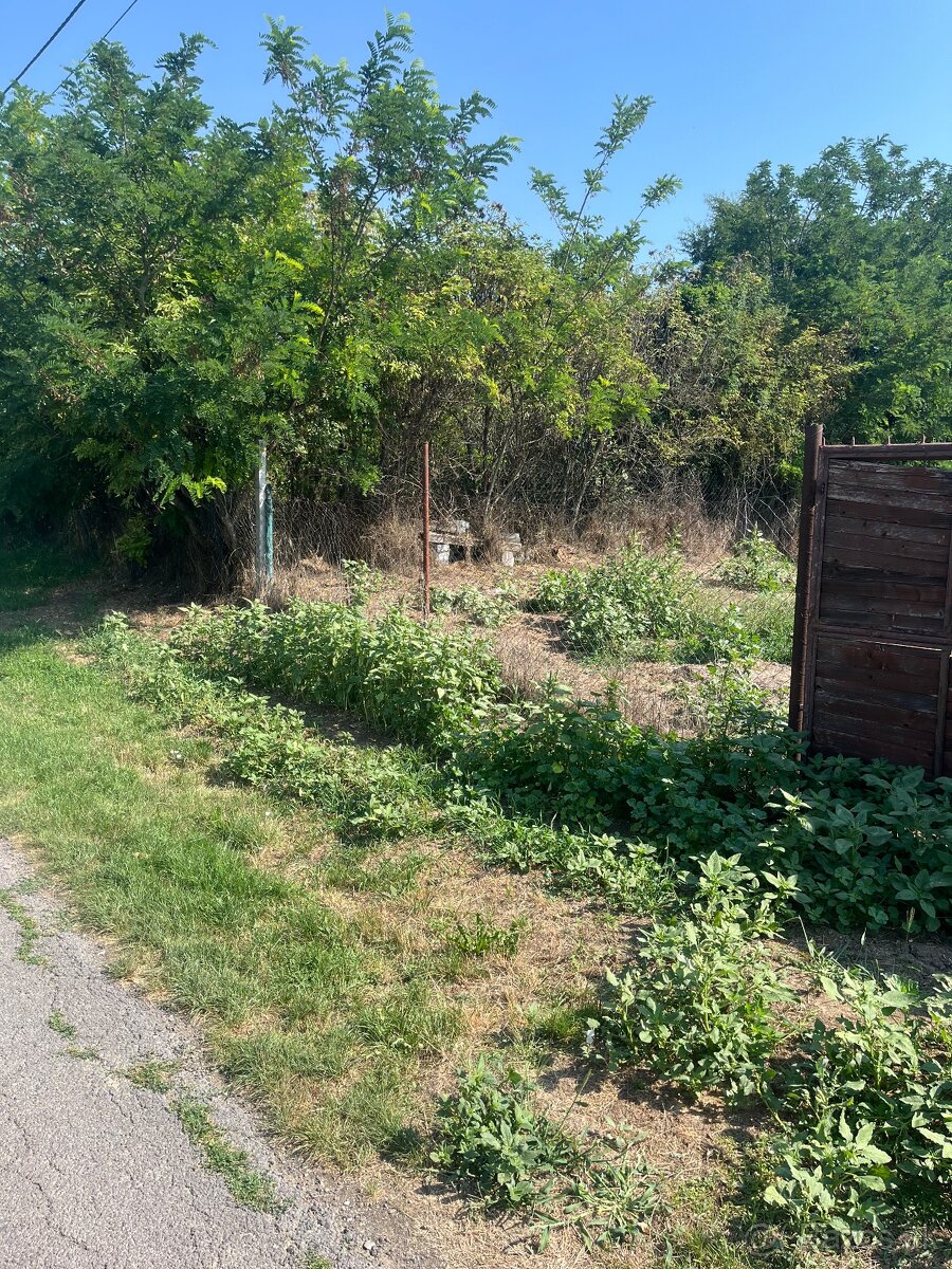 Stavebný pozemok na predaj – 1037 m² - 2