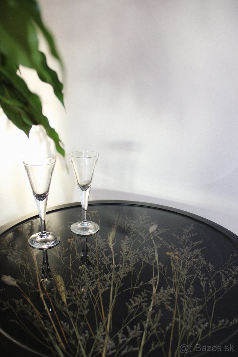 Malý stolík zo živice so sušenými kvetmi, ručná výroba - 2