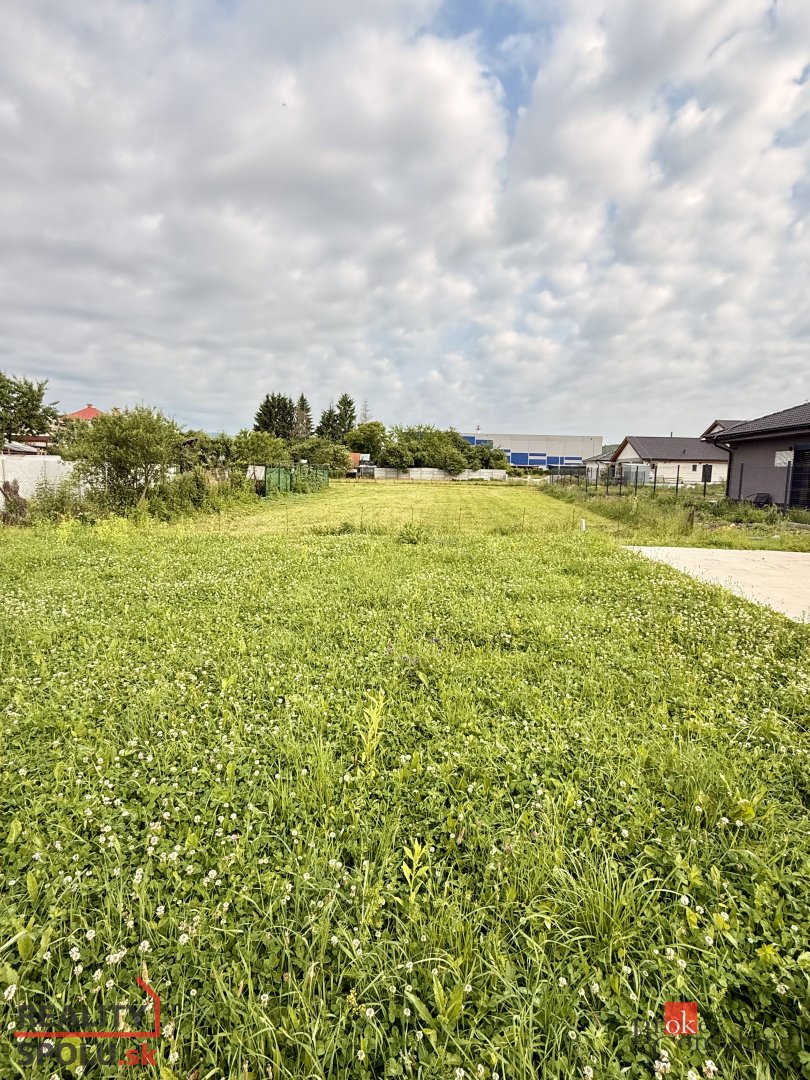 Stavebný pozemok na predaj – tichá lokalita Hronsek, len pár - 2