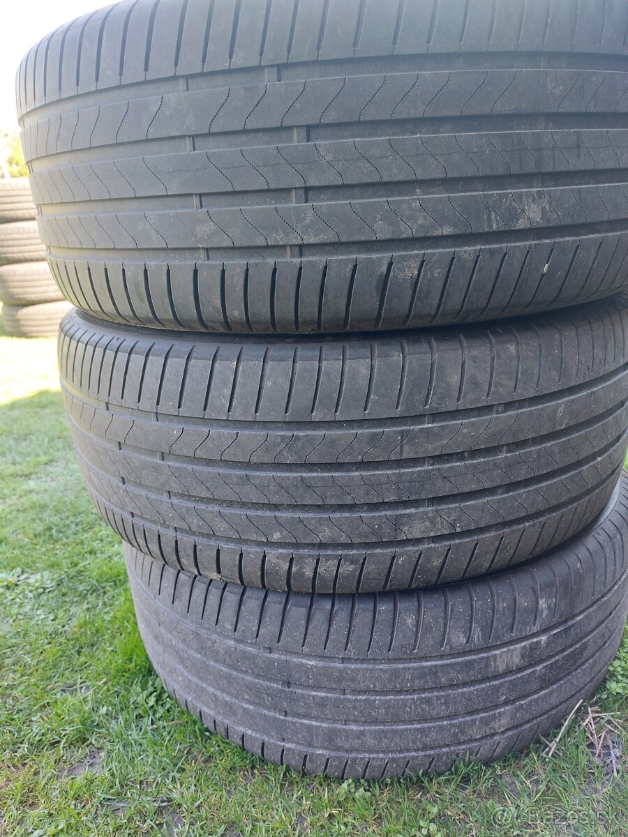 275/45r21 - 2