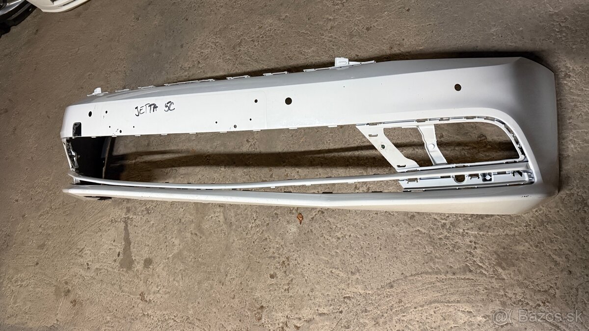 Predný nárazník na VW Jetta 5C - 2