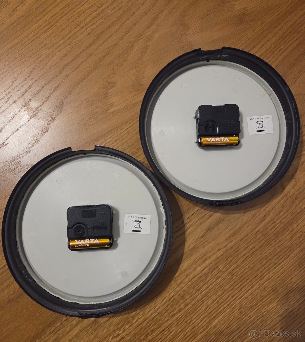 2x nástenné hodiny - 2