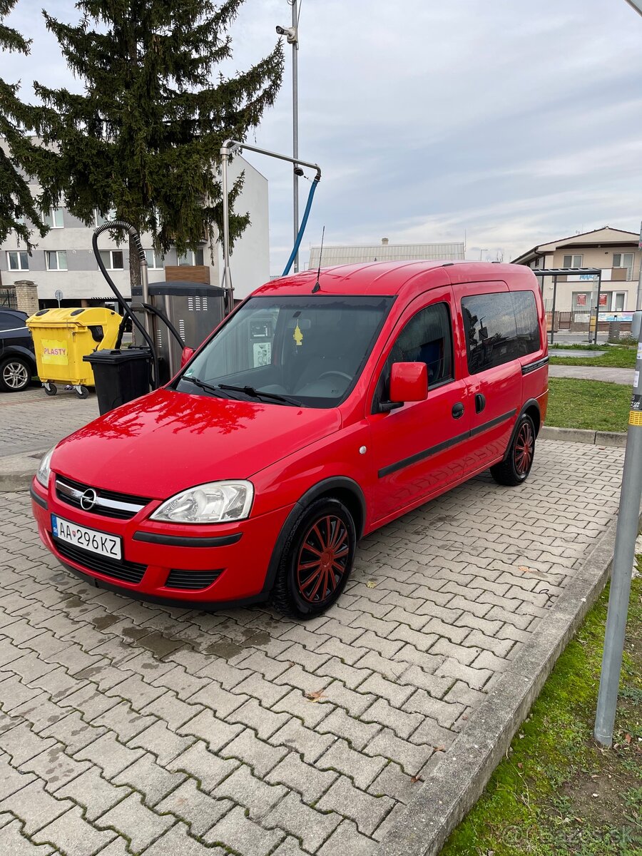 Predam Opel Combo 1.3cdti 2010 - 2