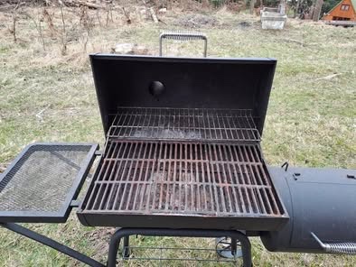 Zahradny gril s prislusenstvom - 2