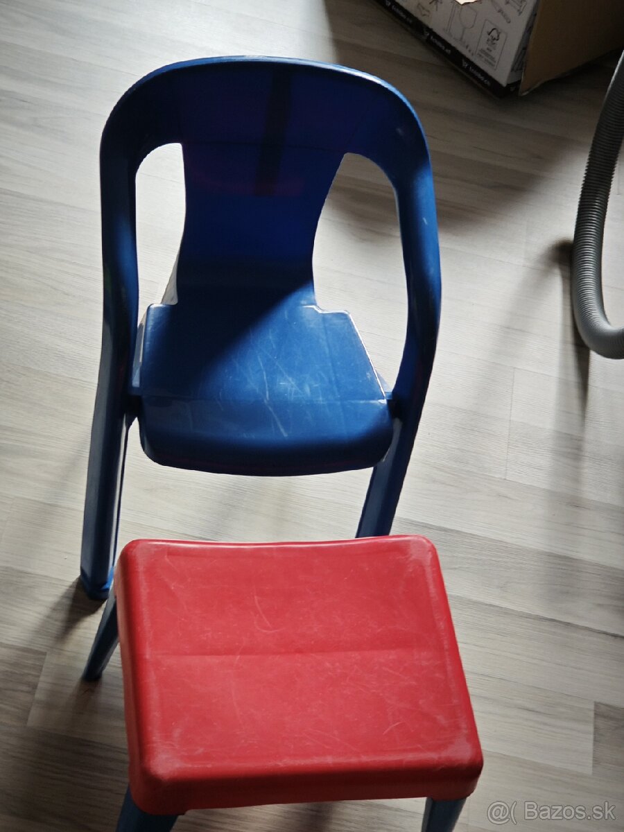Detské stoličky Ikea Kritter, 2ks, dve plastové a stolček - 2