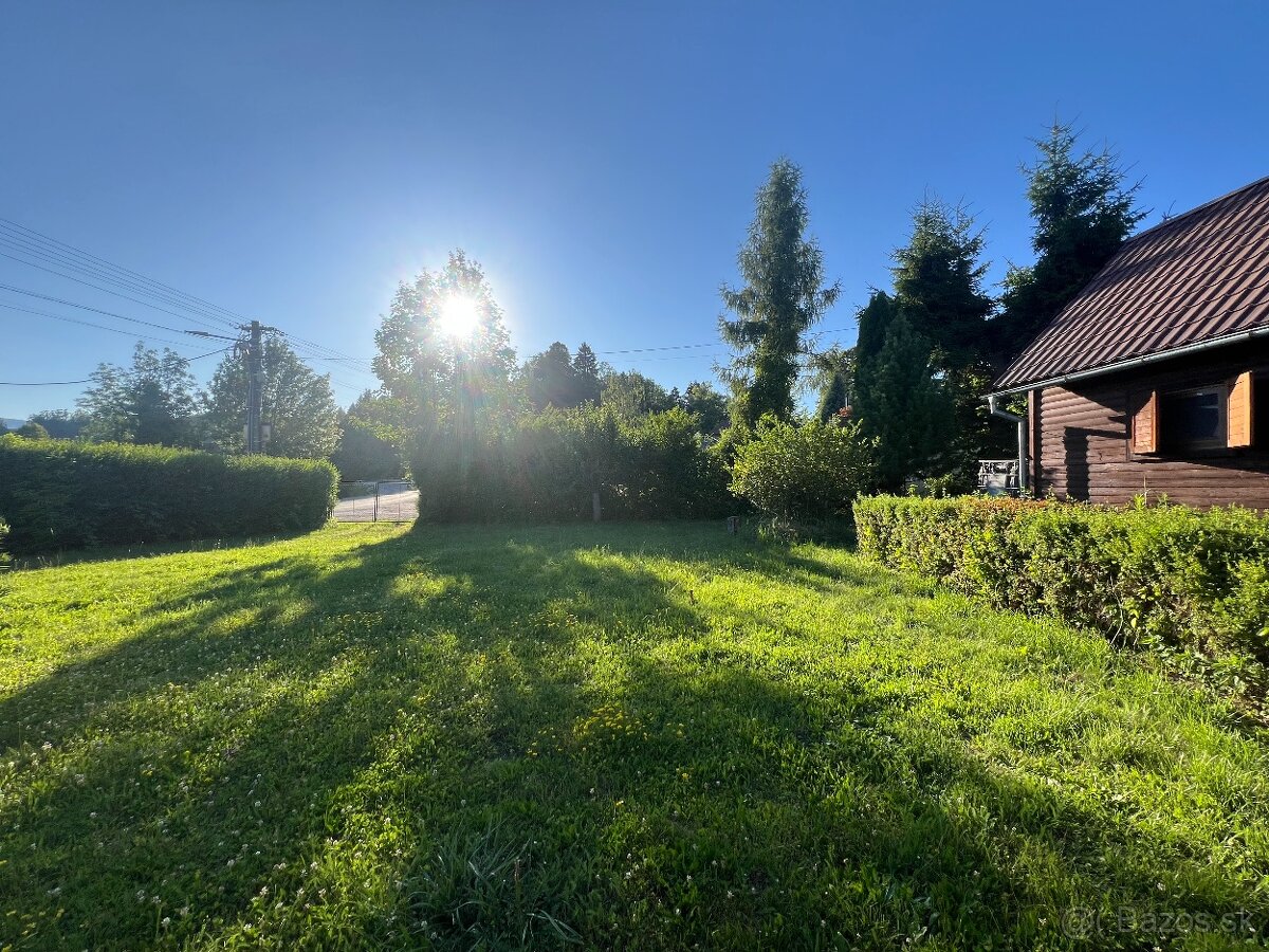 NOVÁ CENA: Stavebná parcela s chatkou- Veličná 884m2 - 2