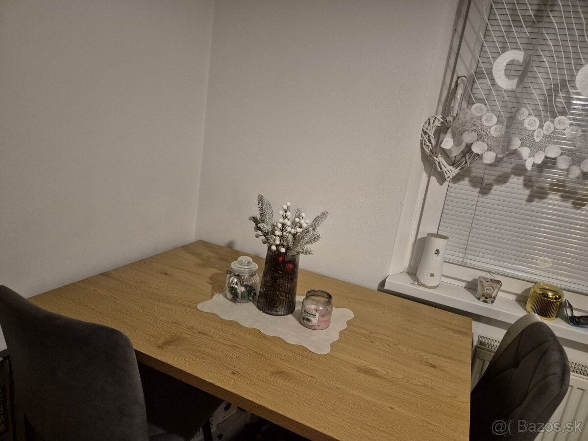 Predám jedálenský stôl - 2