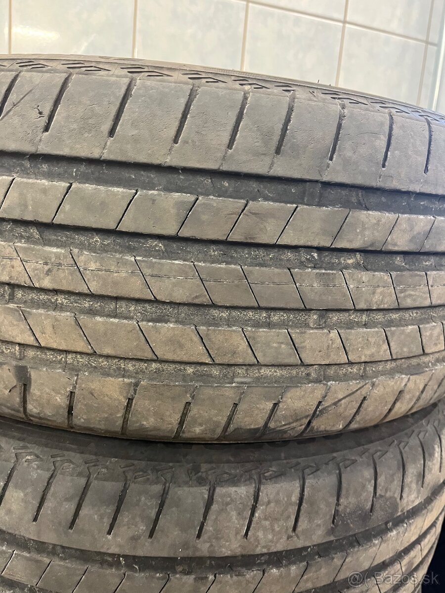Predám 235/45R18 letné - 2