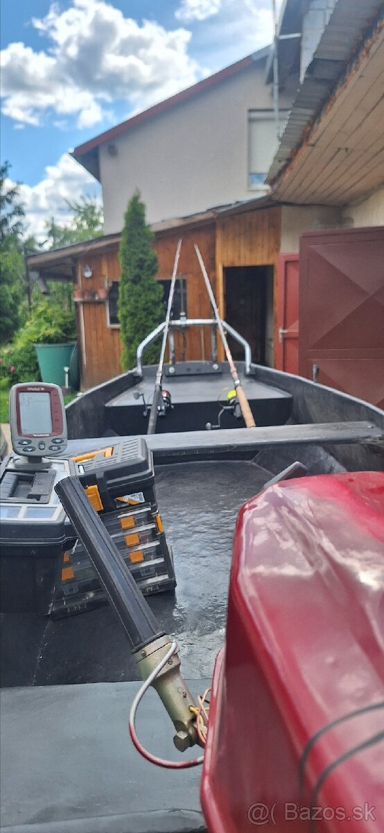 Predám laminatovy čln na ryby - 2