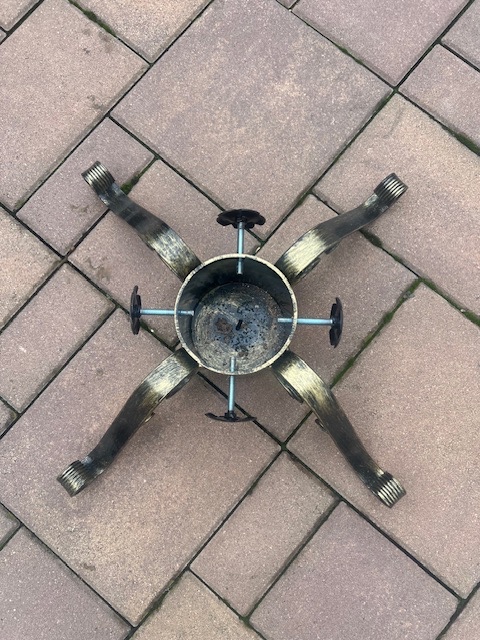 Predám kovaný stojan na vianočný stromček - 2