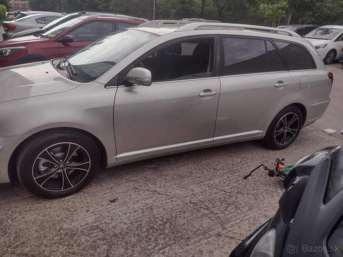 Toyota Avensis - 2