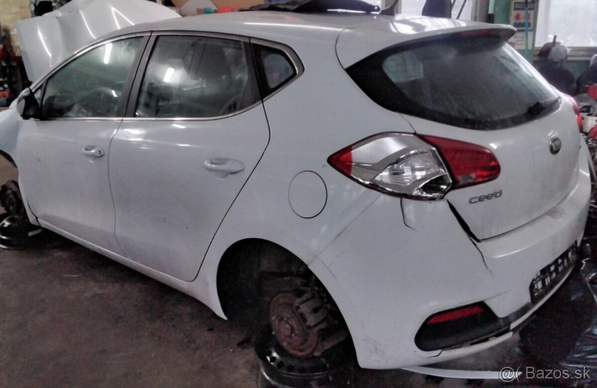 KIA CEED 1.6 CRDI 2014 predám DVERE, MOTOR D4FB, TRYSKY 0445 - 2