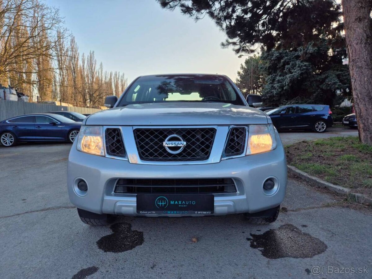 Nissan Pathfinder 2.5 dCi SE - 2