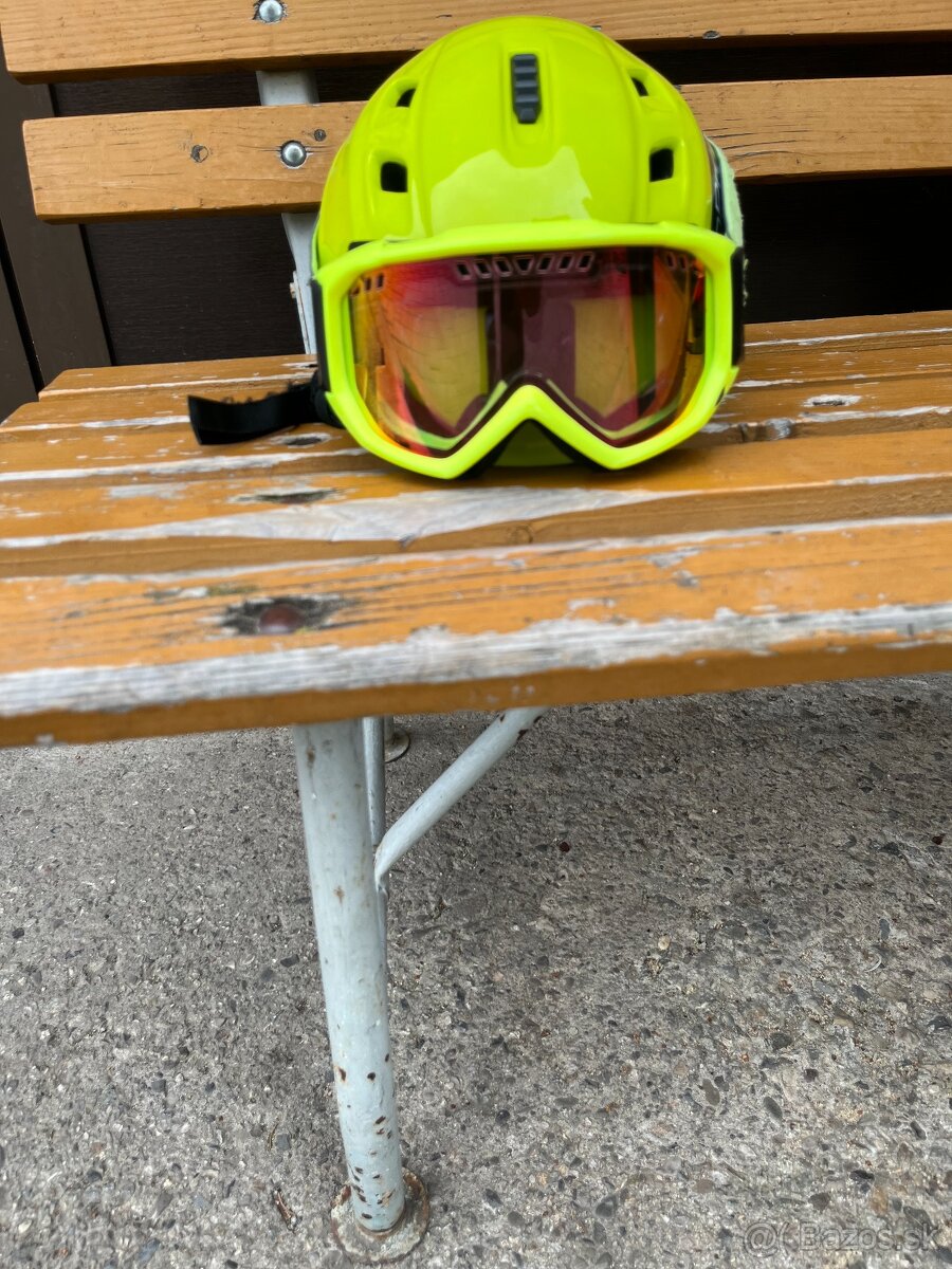 Detská lyžiarska prilba s okuliarmi - 2