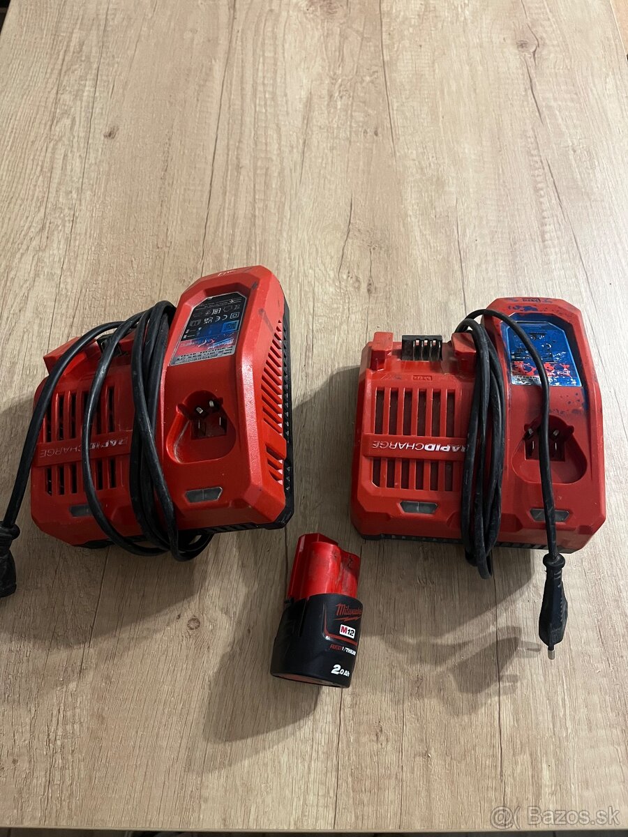 Nabíjačka Mileaukee - 2