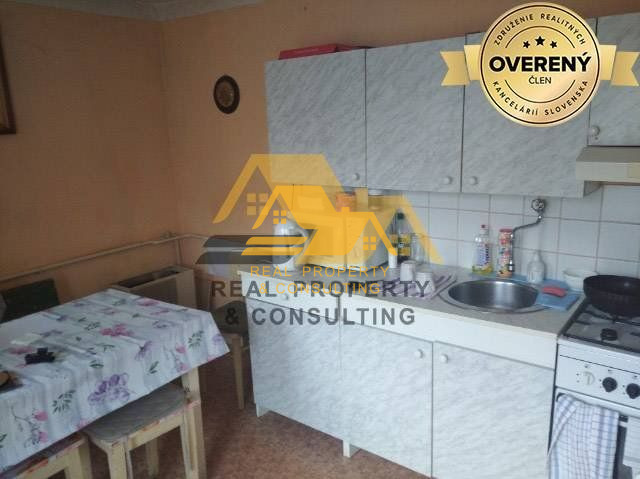 Predám 5 izbový rodinný dom v Nových Zámkoch - 2