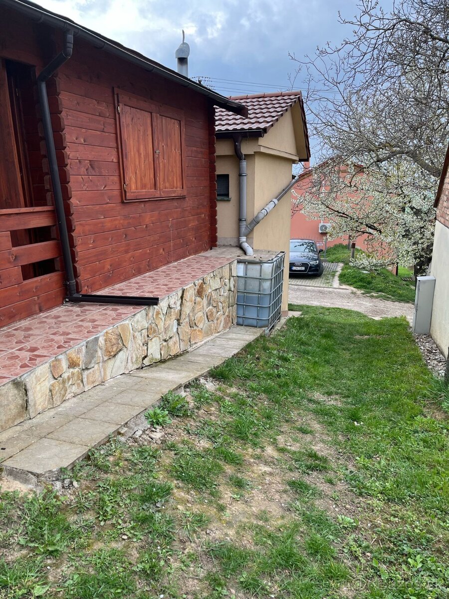 ZĽAVNENÉ • Na predaj vinohrad. domček s pivnicou a pozemkom - 2