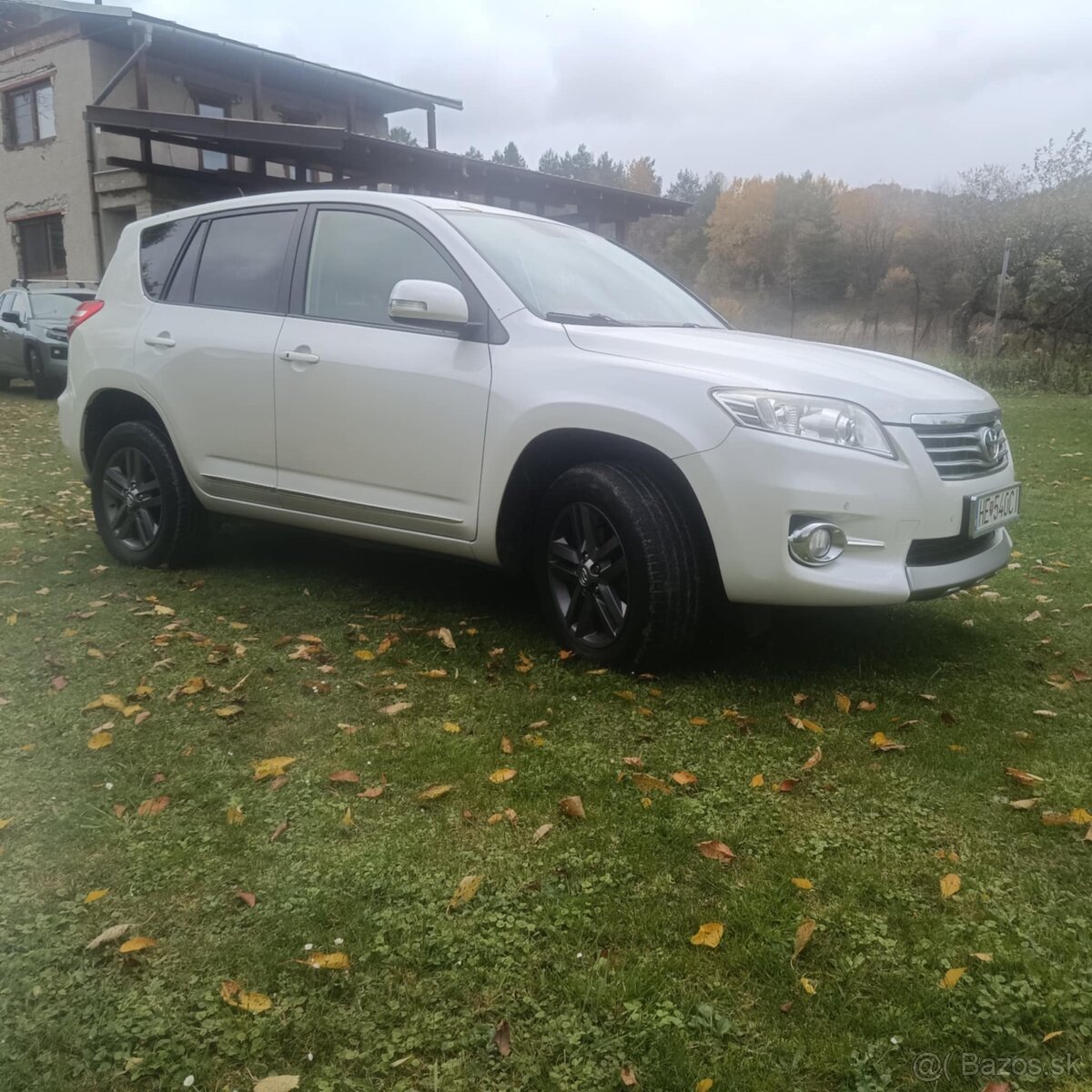 Predám Toyota RAV4 2,0 benzín 116kw 4x4 , biela perleť - 2