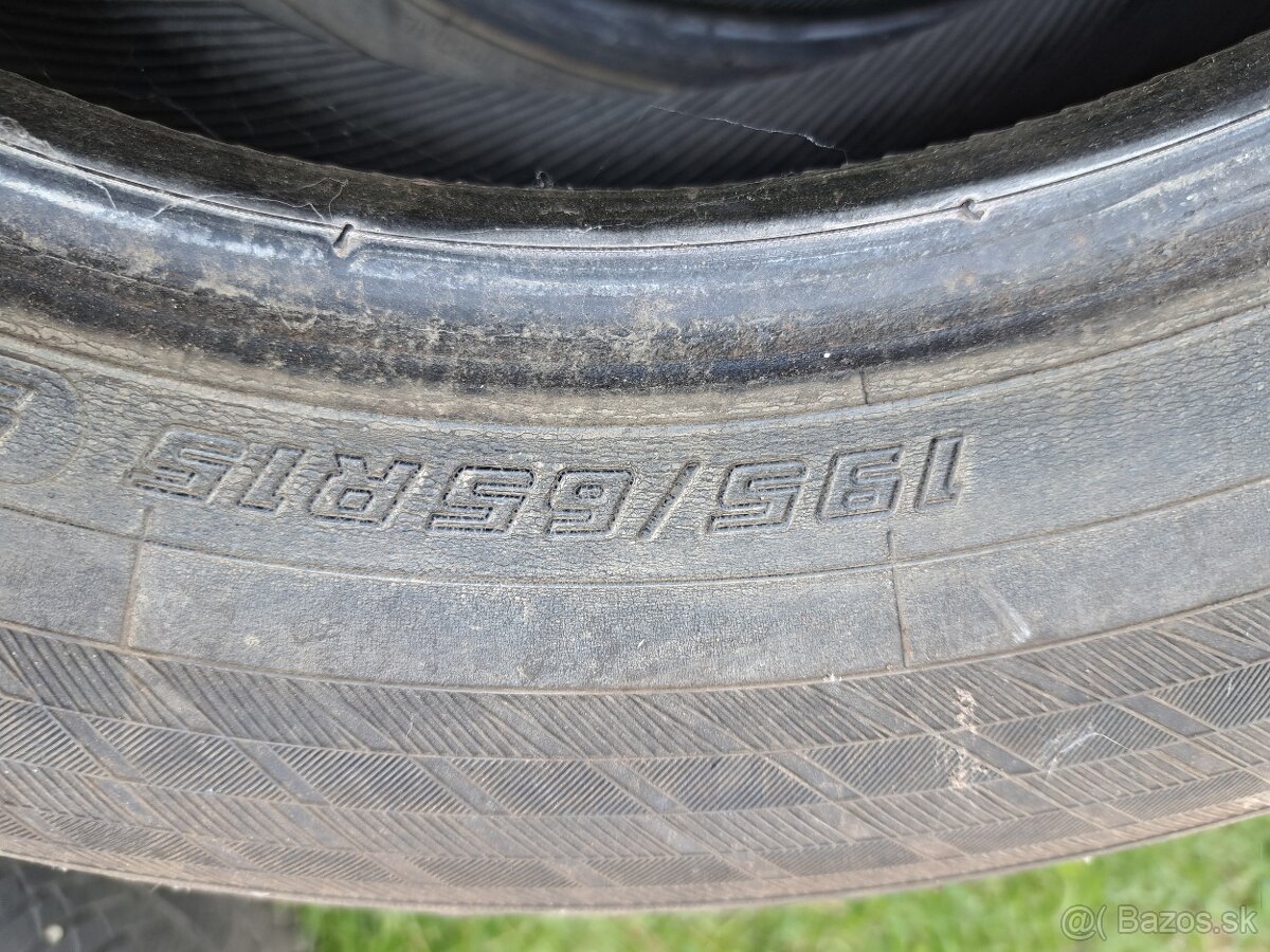 Predám zimné Yokohama 195/65/R15 - 2