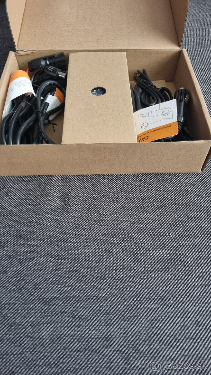 Bluetti AC50S - Prenosný solárny generátor - 2