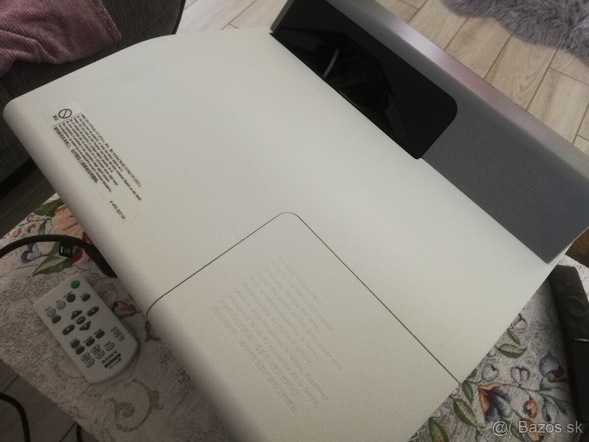Projektor do kancelárie Sony VPL - SW630 + ovládač - 2