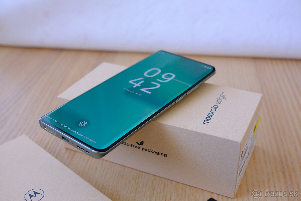 Predám mobil Motorola Edge 40 v perfektnom stave - 2