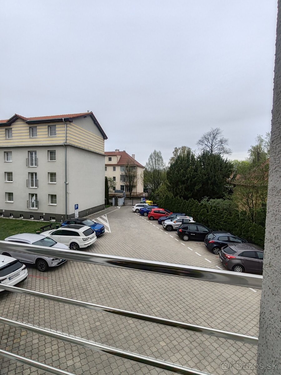 Dvojizbový byt v centre + parkovanie - 2