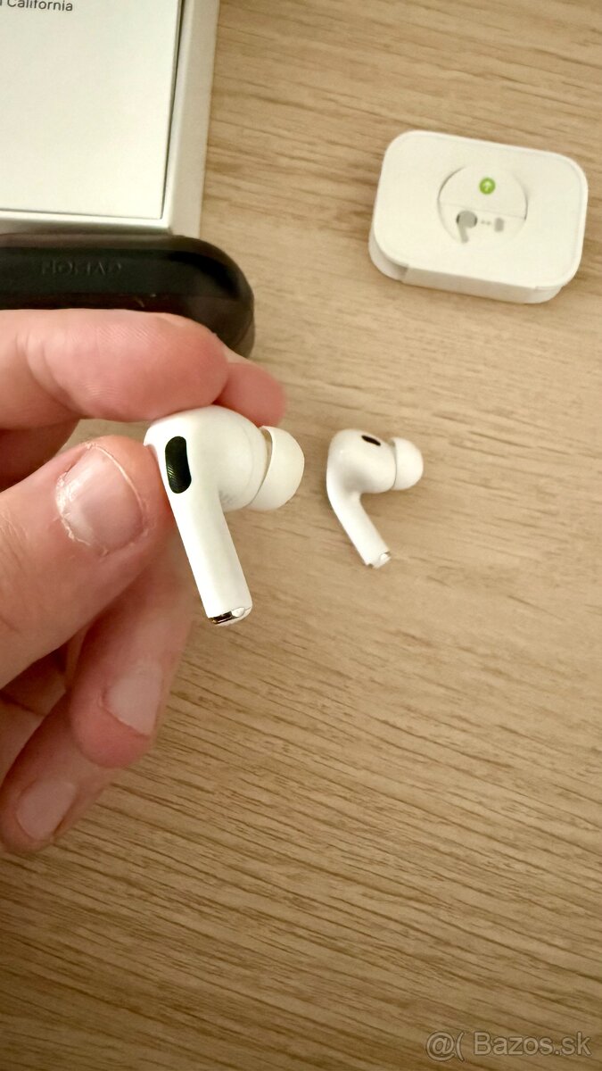 Apple AirPods Pro 2022 + Nomad Leather Case Brown - 2