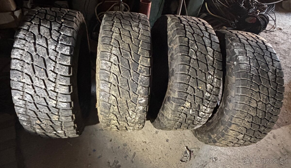 Pneumatiky LT 325/65 R18 121/118 S 8 PR - 2