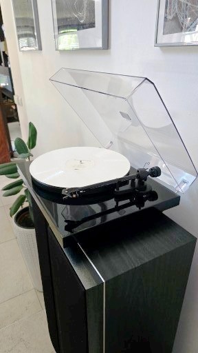 predám Pro-Ject Debut Carbon Phono USB + DC OM10 - - 2