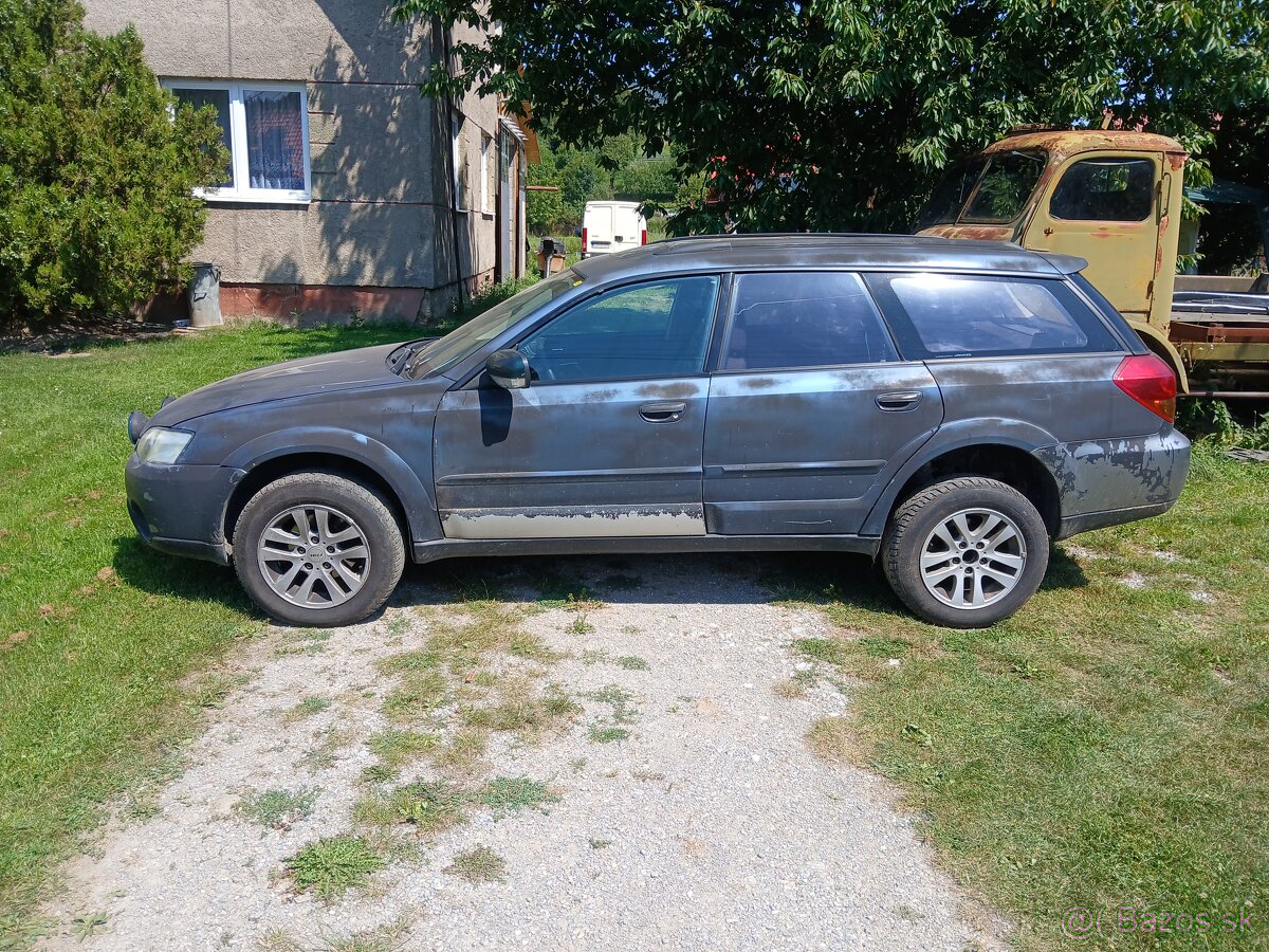 Subaru Outback 2.5 MT - 2