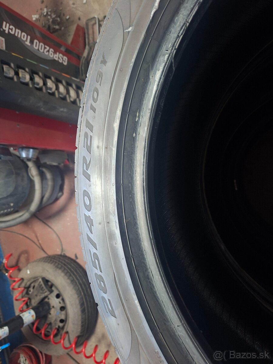 Pirelli P Zero 285/40 R21 - 2