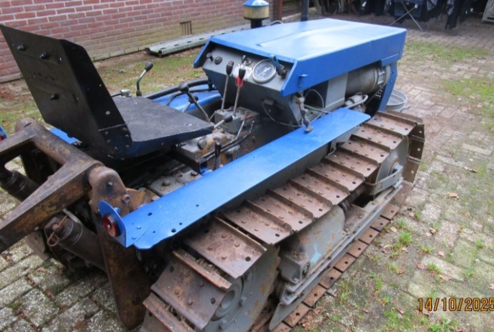 Pasovy traktor Tosseli - 2