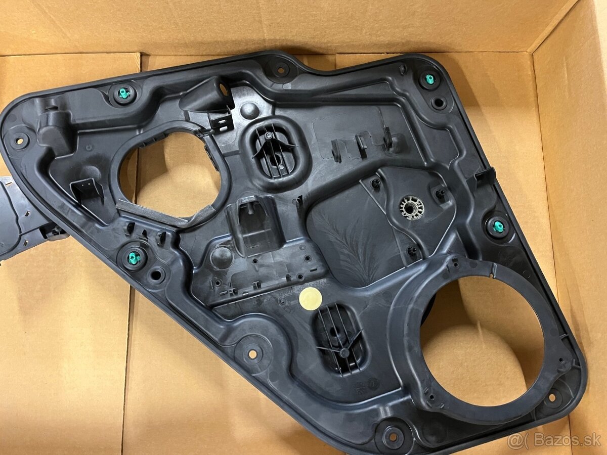 Grand Cherokee WK 2011-2022 panel do lavych zadnych dveri - 2