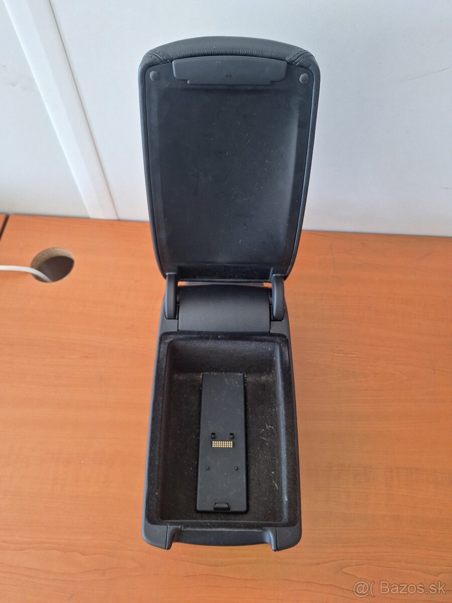 Laktova opierka audi a6 c6 4f - 2