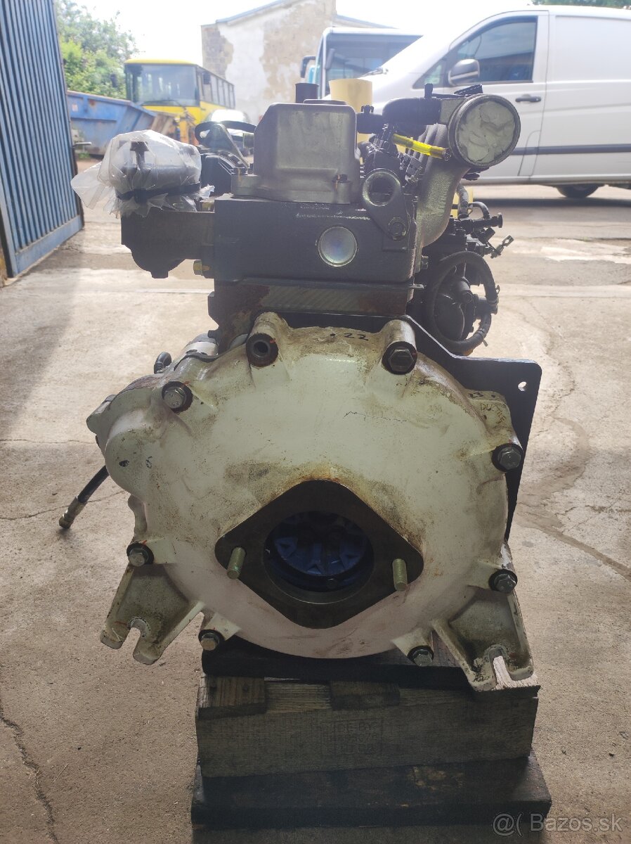 Kubota 4valec motor - 2
