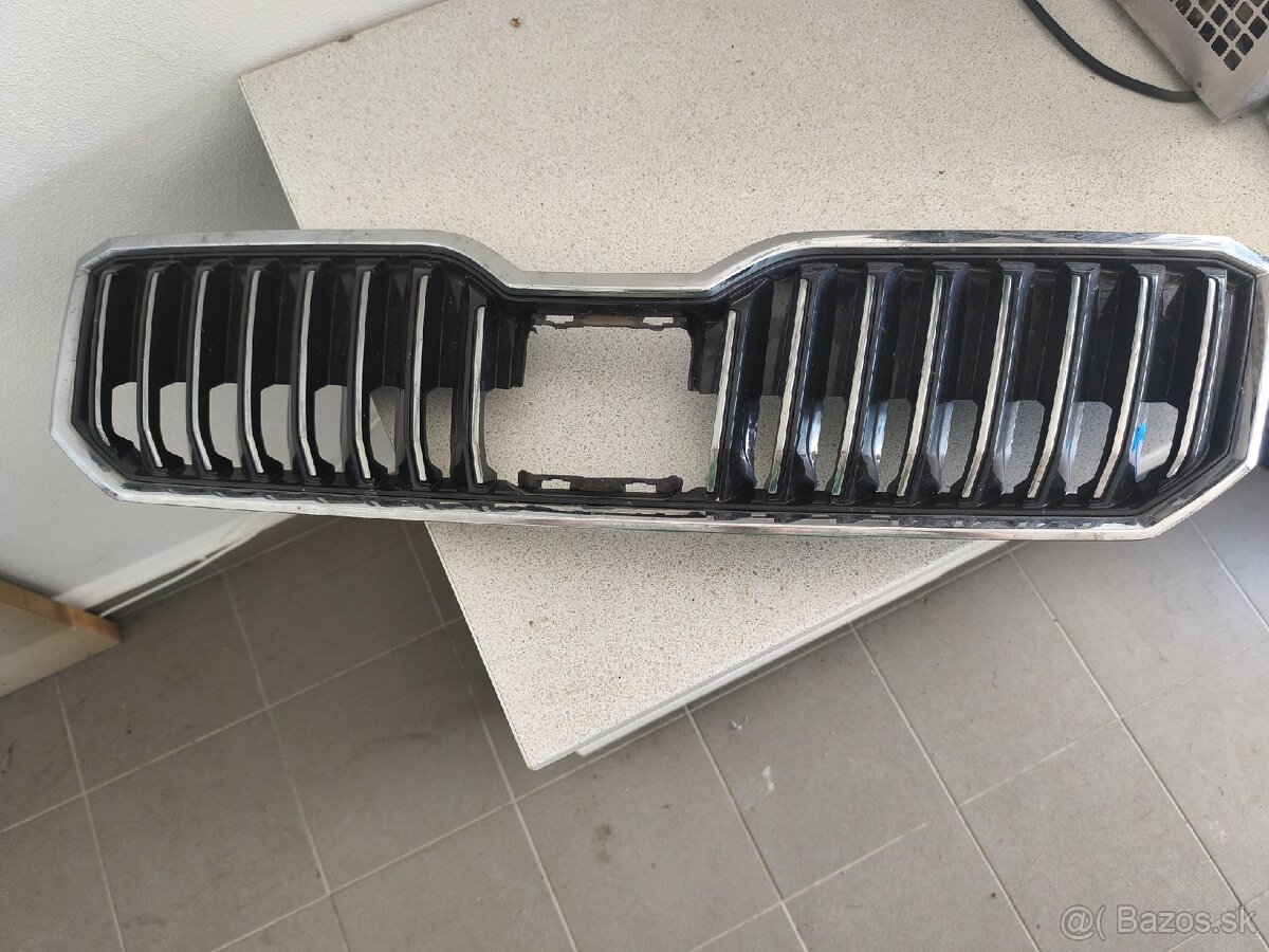 Škoda Superb 3 2015- predná maska - 2